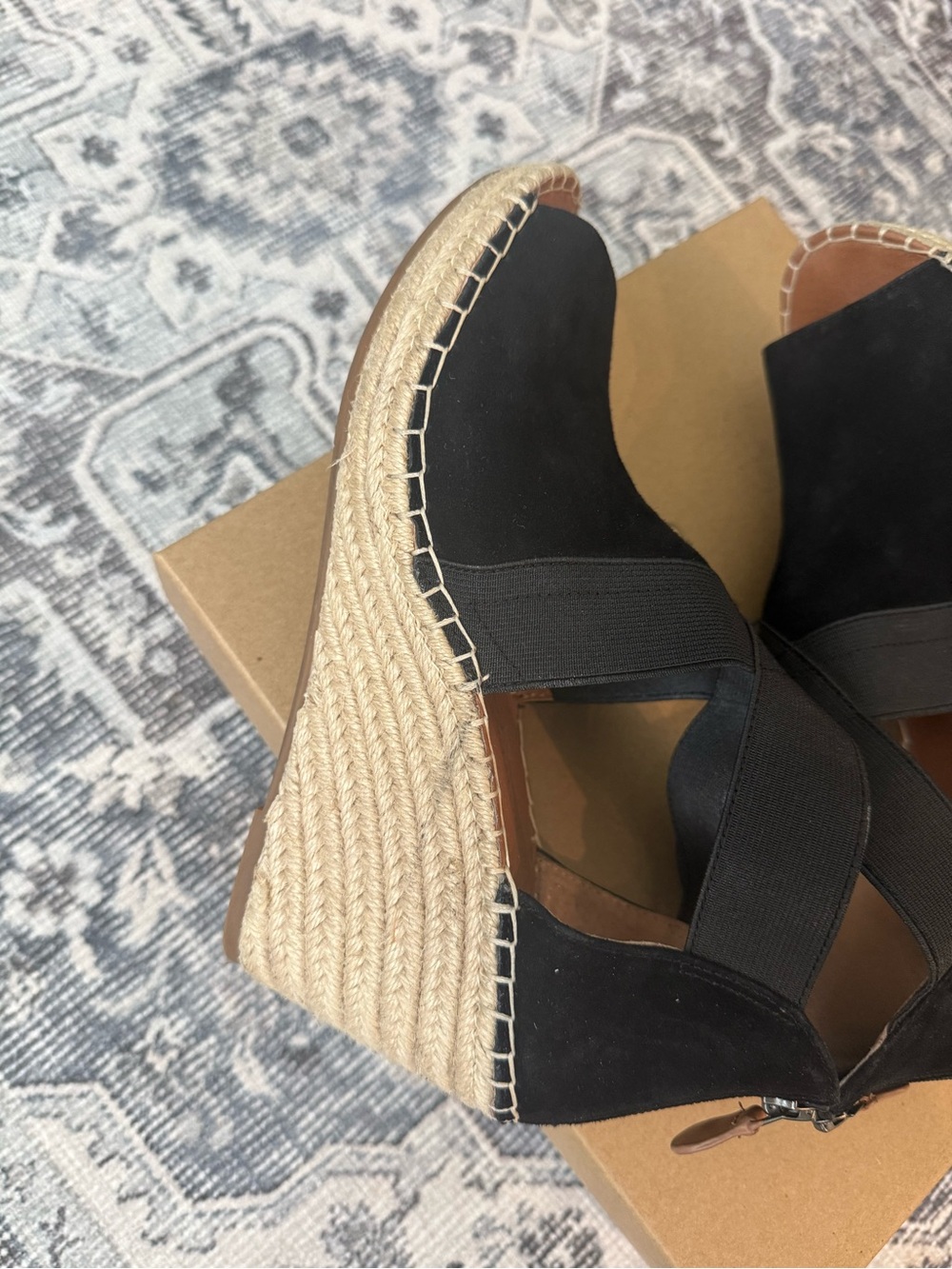 • Gentle Souls/Kenneth Cole • Colleen Cross Elastic Strap Wedge • Black • 9M - Picture 11 of 16